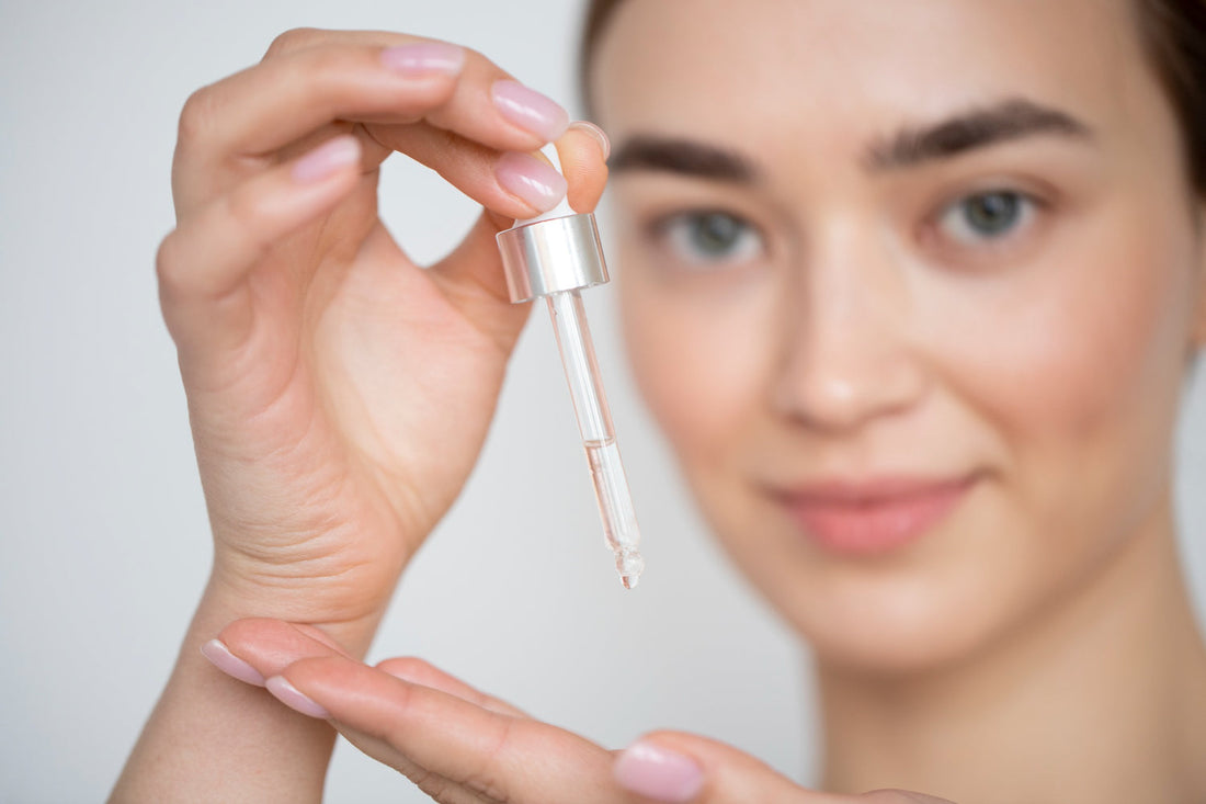 Sérum pour le visage : guide anti‑âge pour une peau lisse