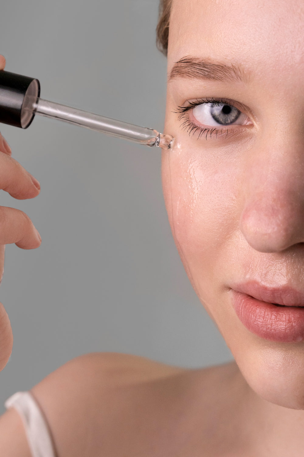 Guide sérum visage hydratant : secret d’une peau repulpée